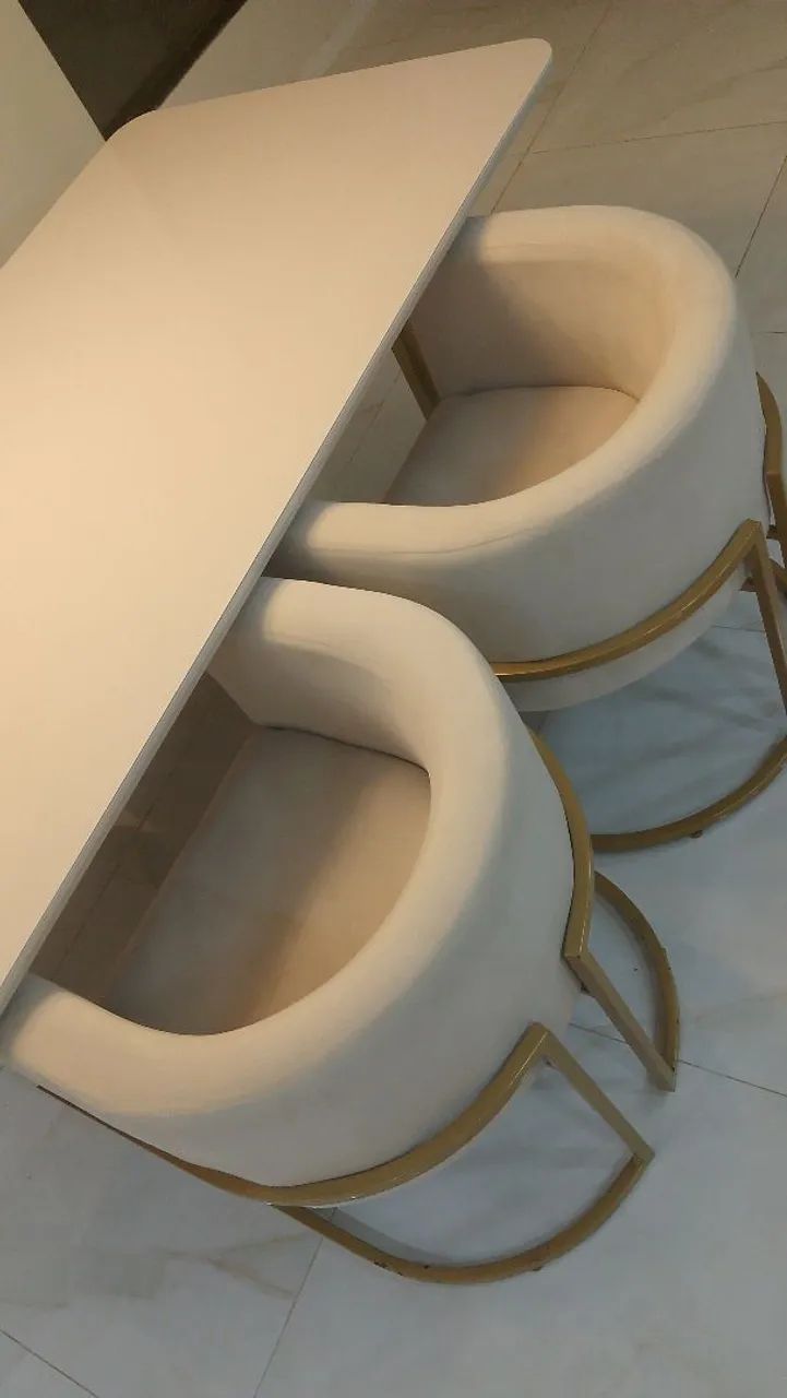 Vendo 4 Poltronas cor nude semi nova