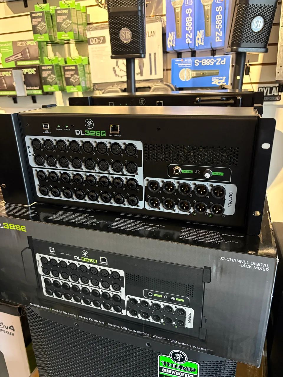 Mackie DL32SE Mixer Digital  - Foto 2
