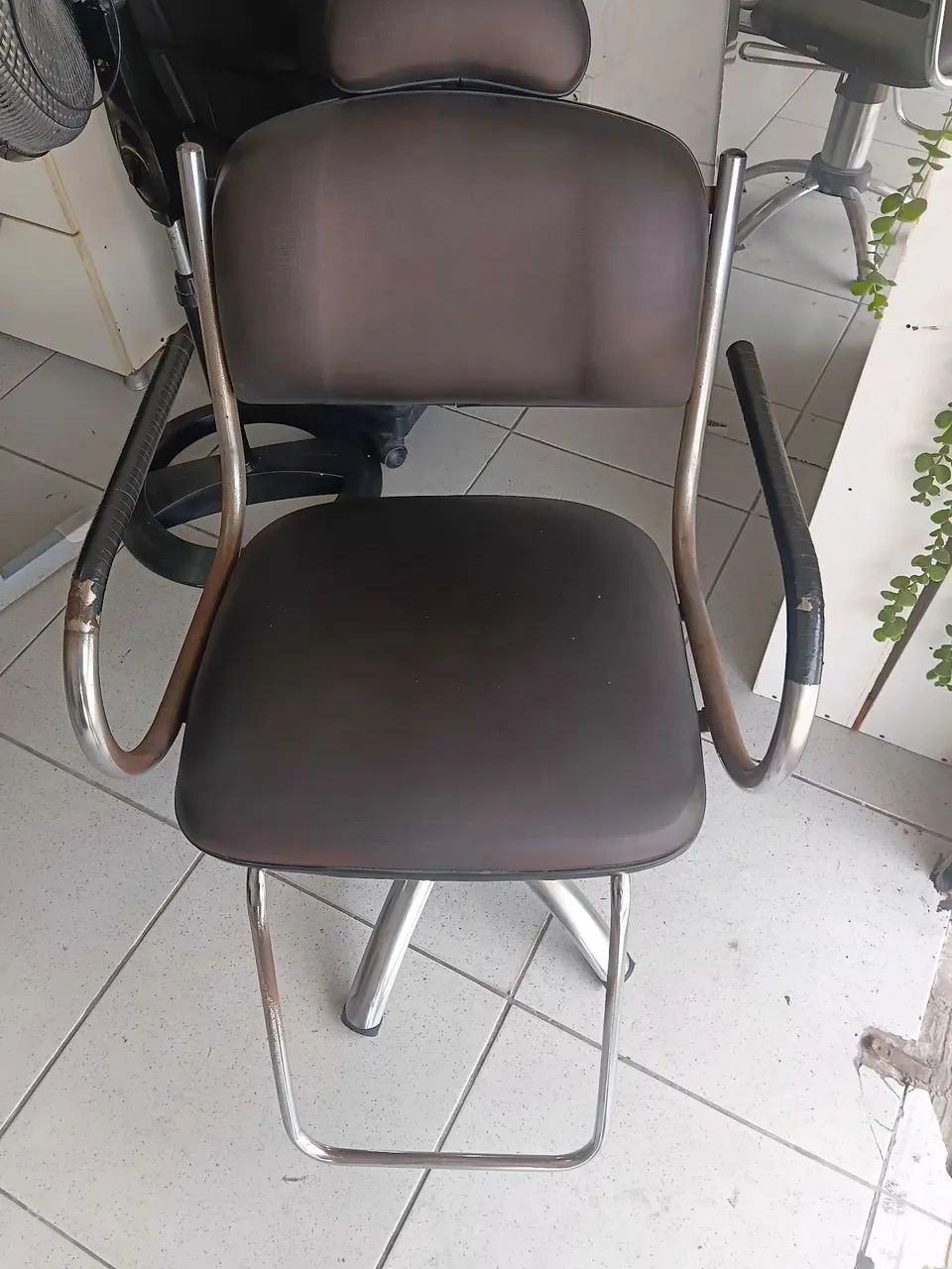VENDO CADEIRA  DE SALÃO HIDRÁULICA  - Foto 3