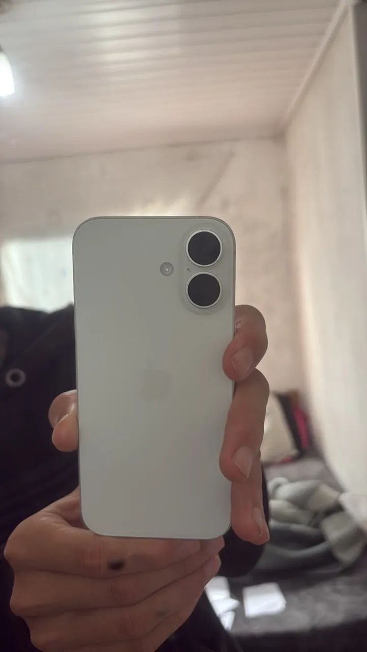 iPhone 16