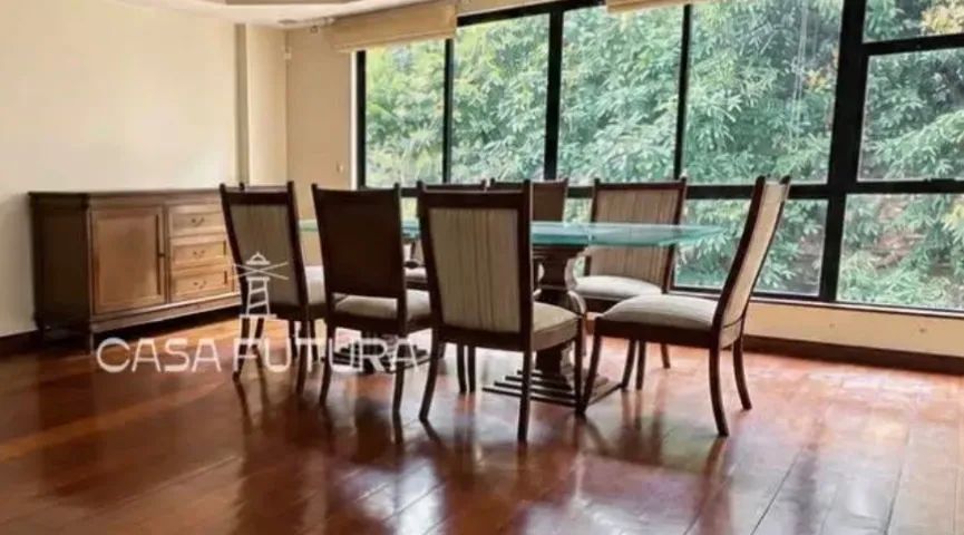 Conjunto de Mesa de jantar com 8 cadeiras e móvel 