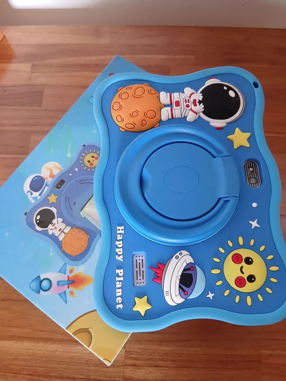 Tablet infantil- menino astronauta 