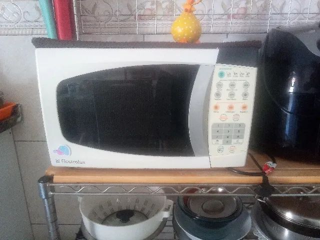 Micro-ondas Electrolux 18L (Modelo MEF28) - Funcionando Perfeitamente 