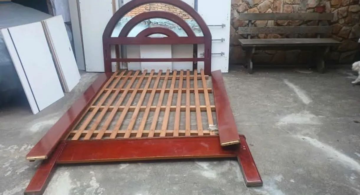 Cama de mogno