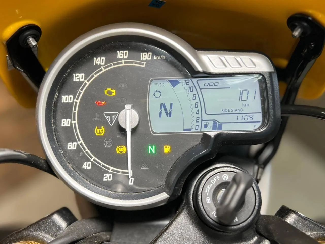 TRIUMPH SCRAMBLER 400 XC 2026 - Foto 4