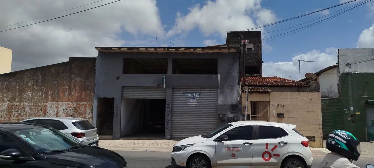 Galpão na avenida 8x18