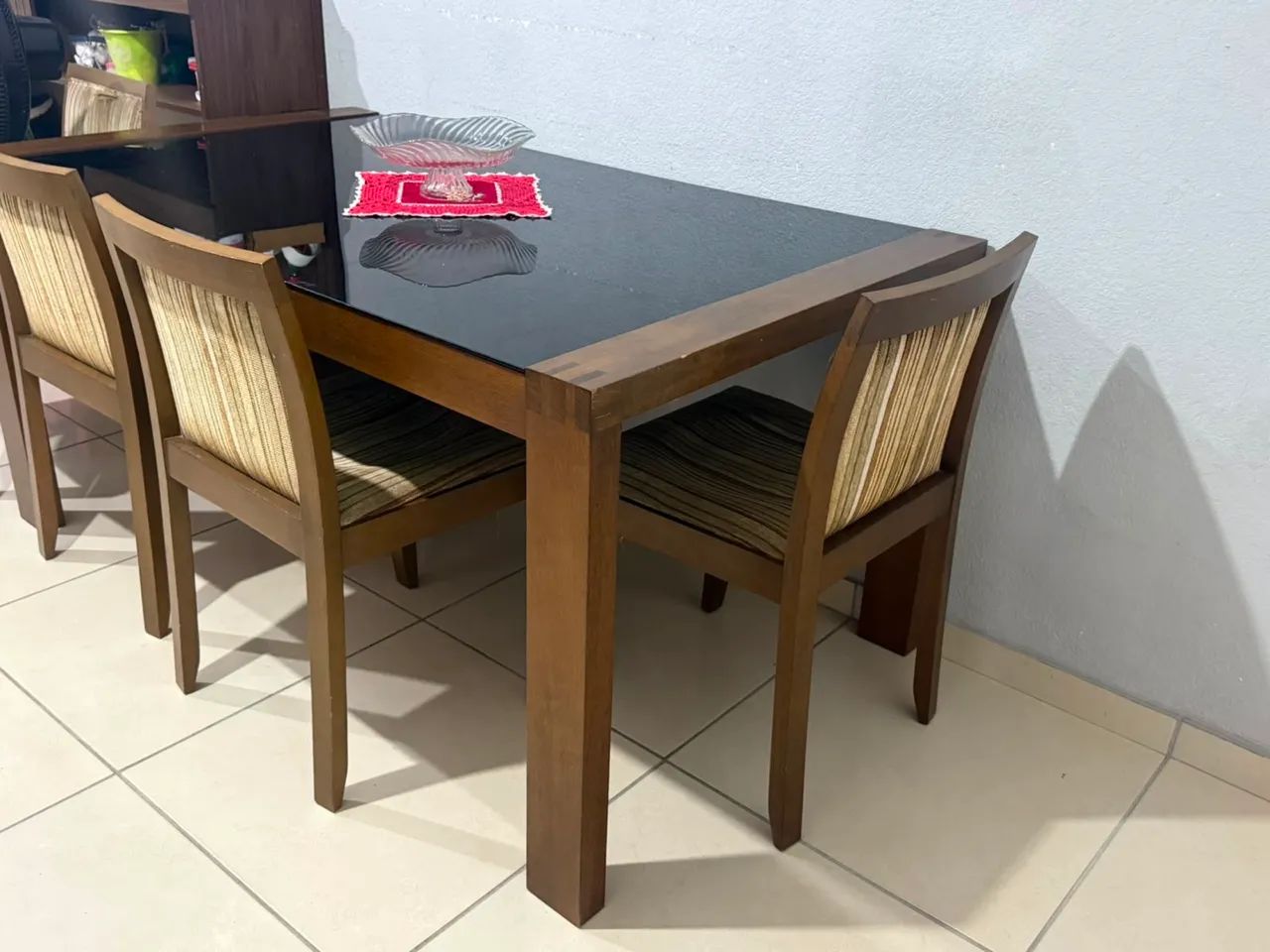 Vendo mesa com 6 cadeiras  - Foto 5