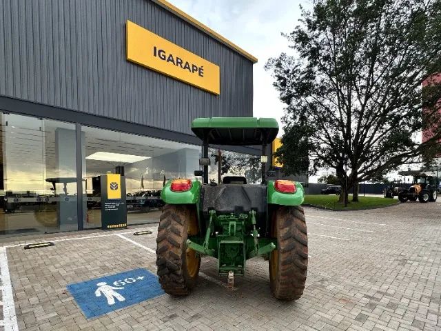 TRATOR - MARCA JOHN DEERE - MODELO 5075E - 4x4 - Foto 4
