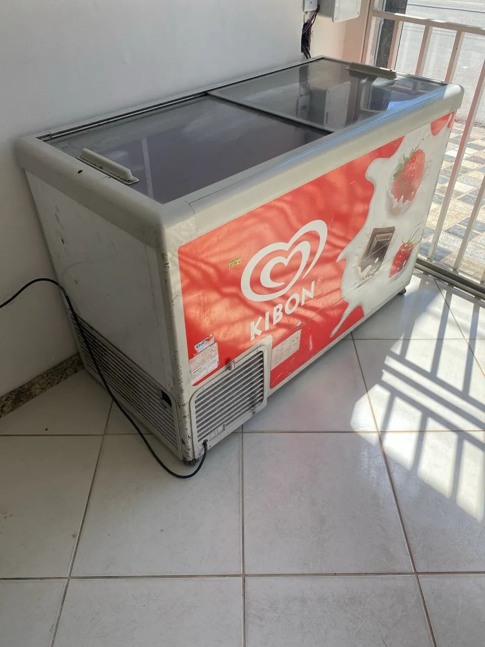 00019購入 Freezer e Expositor Horizontal Metalfrio 331 Litros 220V VENDO