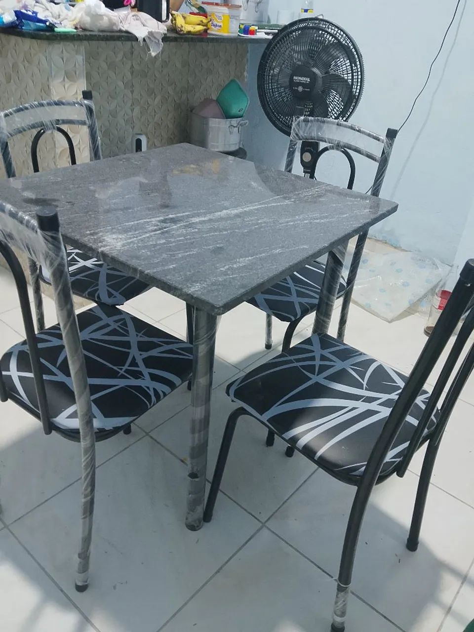 Mesa de 4 cadeiras 
