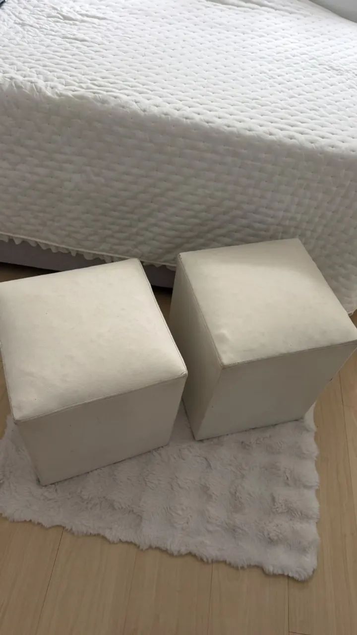 Pufe branco corino