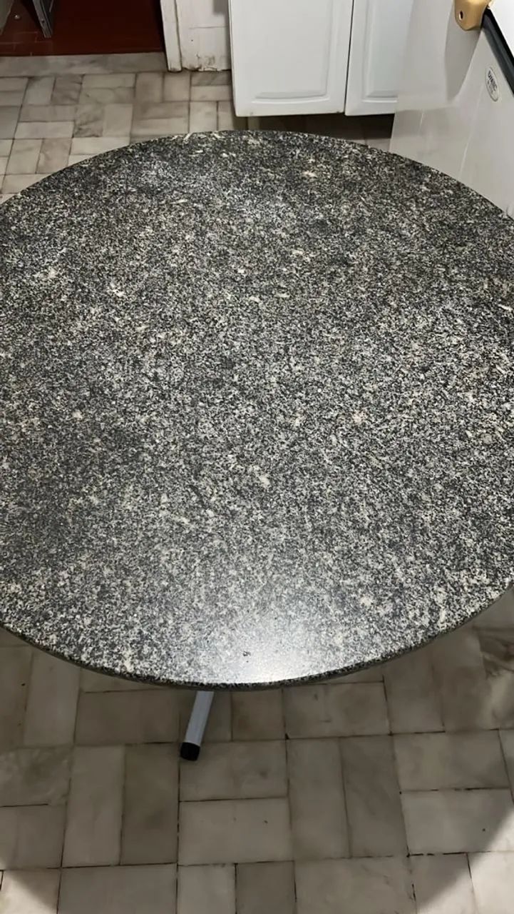 Mesa Redonda de Granito com Pé de Metal - Foto 4