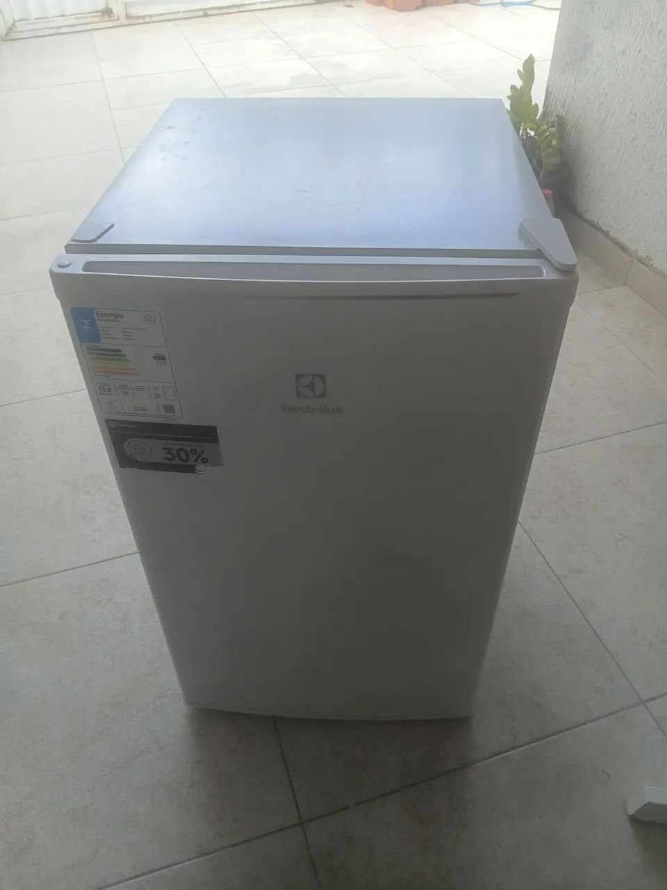 Frigobar 120L eletrôlux 