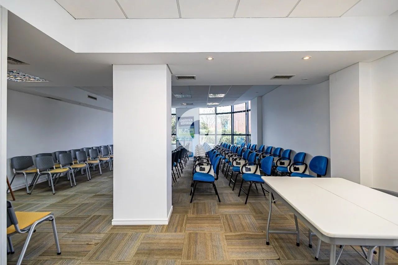 SALA COMERCIAL À VENDA NO CENTRO CÍVICO COM 141,3m2 E 2 VAGAS - Foto 3