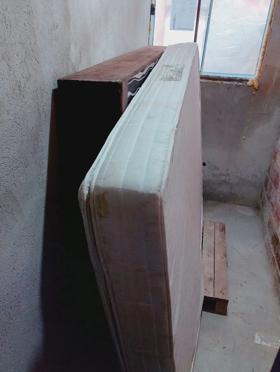 Vendo Cama Box + colchão 