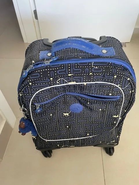 Mochila Kipling com rodinhas - Bom Estado (PAC MAN)