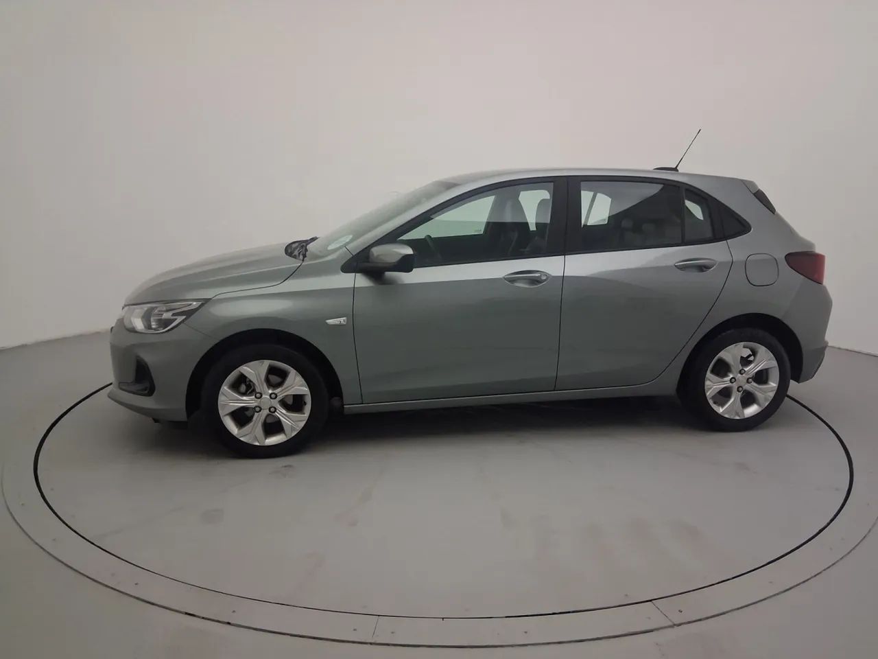 Chevrolet Onix Plus LTZ 1.0 12V TB Flex Aut. 4P, foto 2 de 18