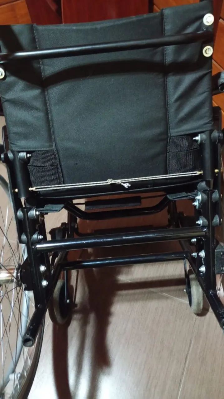 Cadeira De Rodas Ágile S Jaguaribe 44cm - Usada Só 3 Vezes - Foto 4