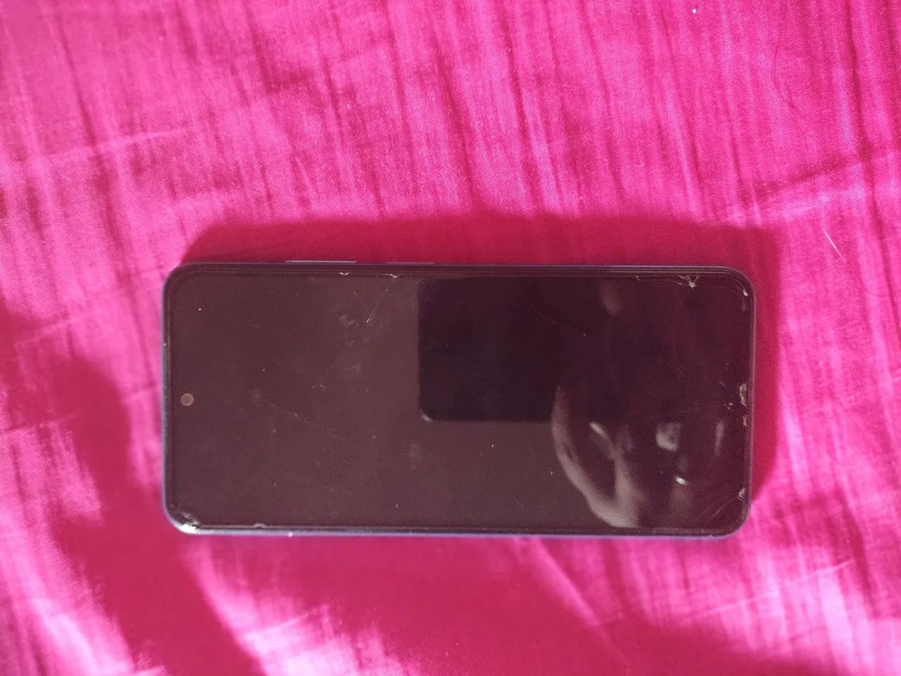 2 Celulares funcional e 1 com tela quebrada  - Foto 3
