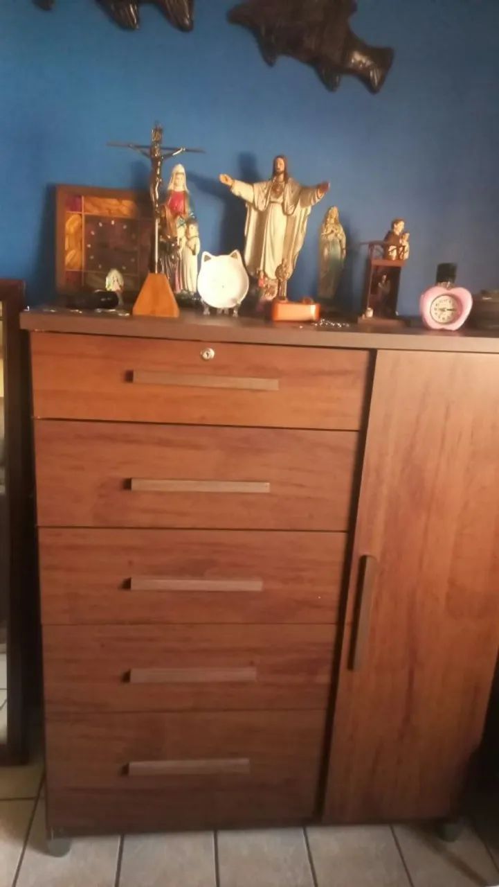 Móvel com gavetas