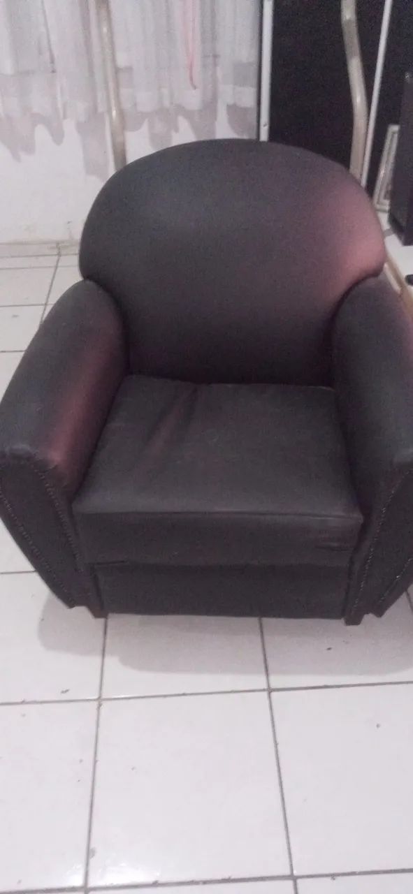 Poltrona Club Corsin em Poliuretano Preto - Foto 4