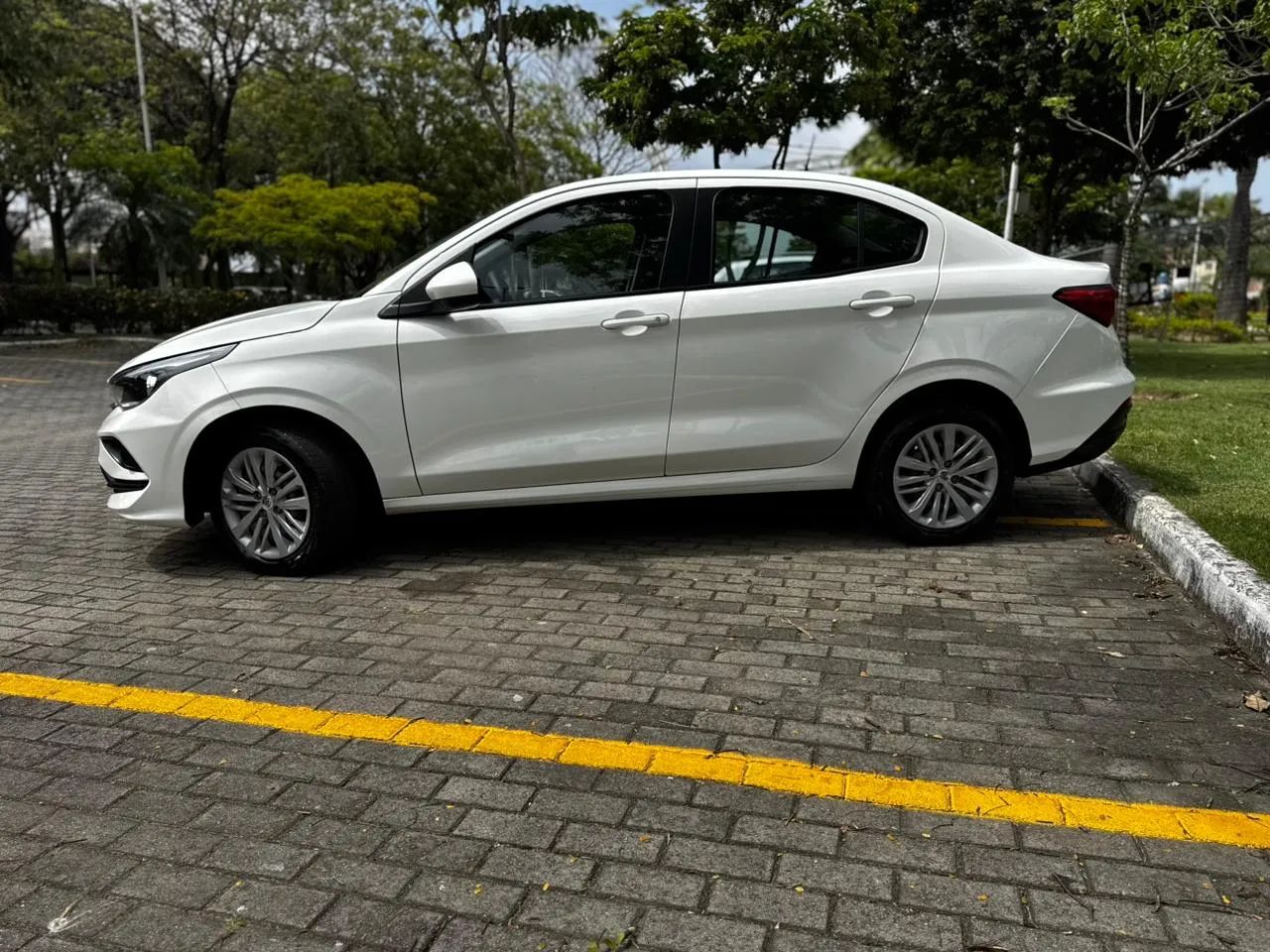 Fiat Cronos Drive 1.3 8V Flex Aut. 2024 - Foto 5