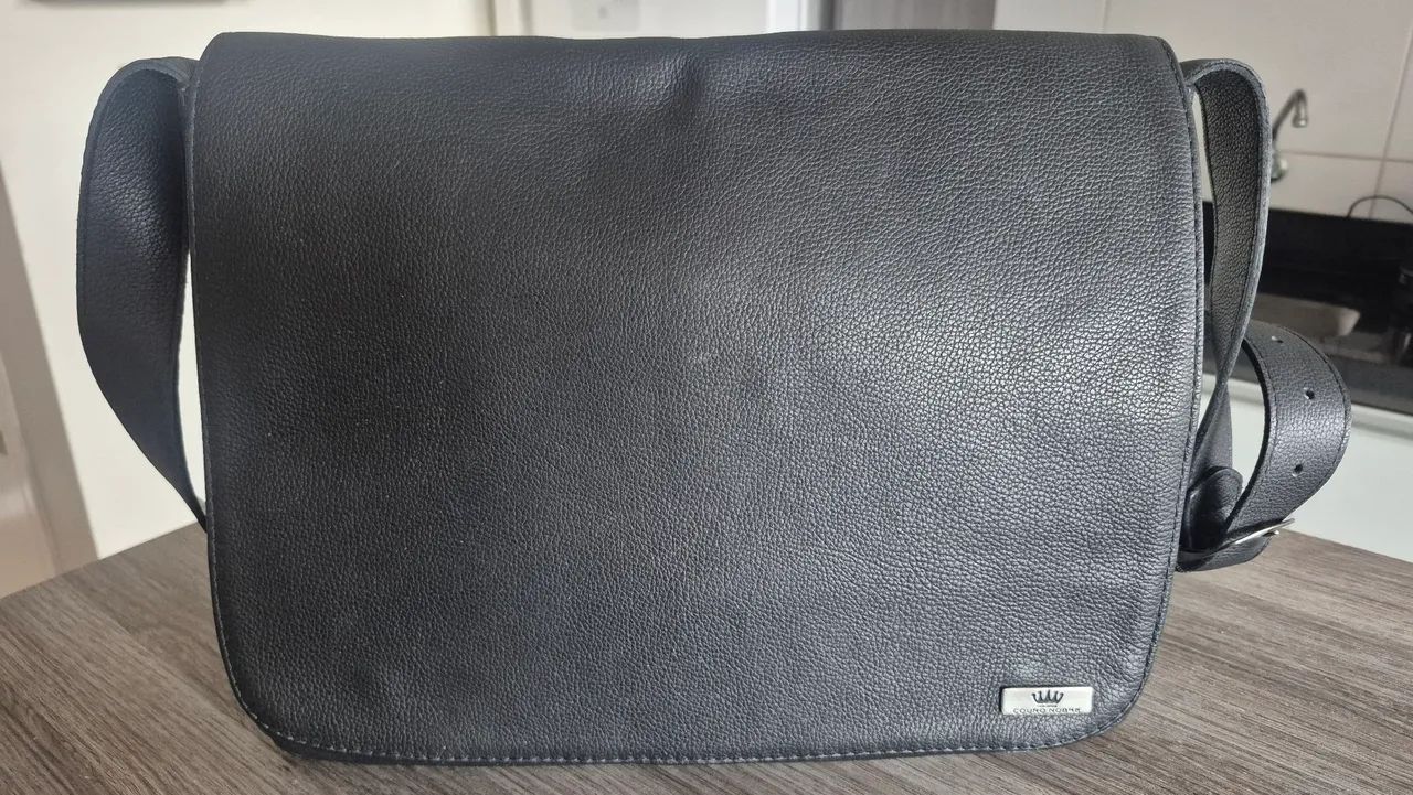 Bolsa carteiro em couro legítimo. 