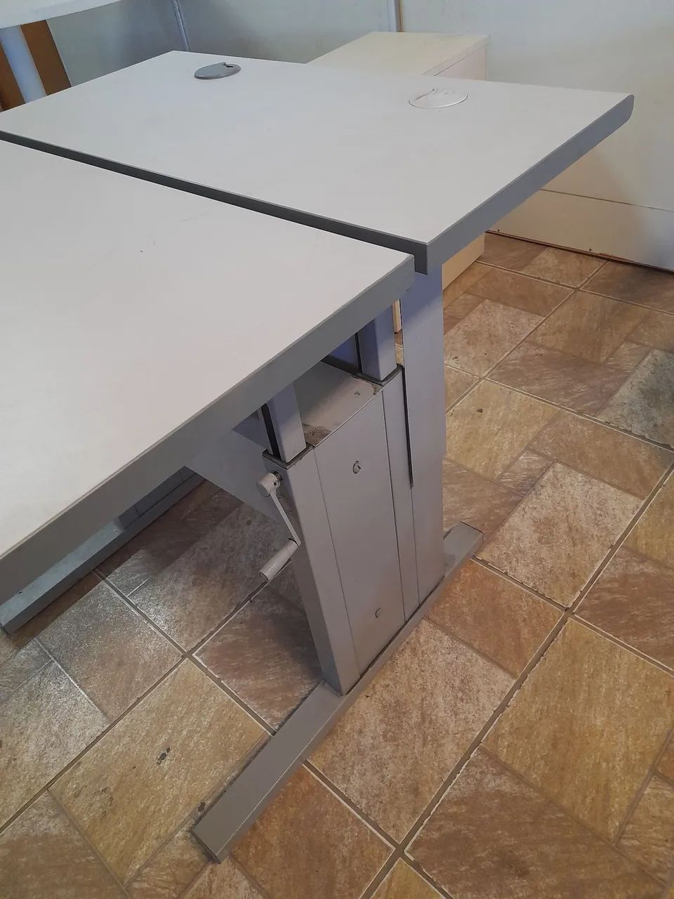 Mesa com regulagem ergonômica- em ótimo estado  - Foto 4