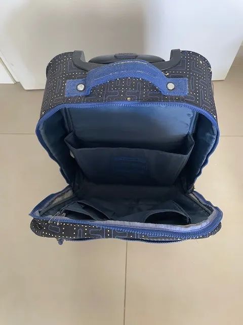 Mochila Kipling com rodinhas - Bom Estado (PAC MAN) - Foto 5