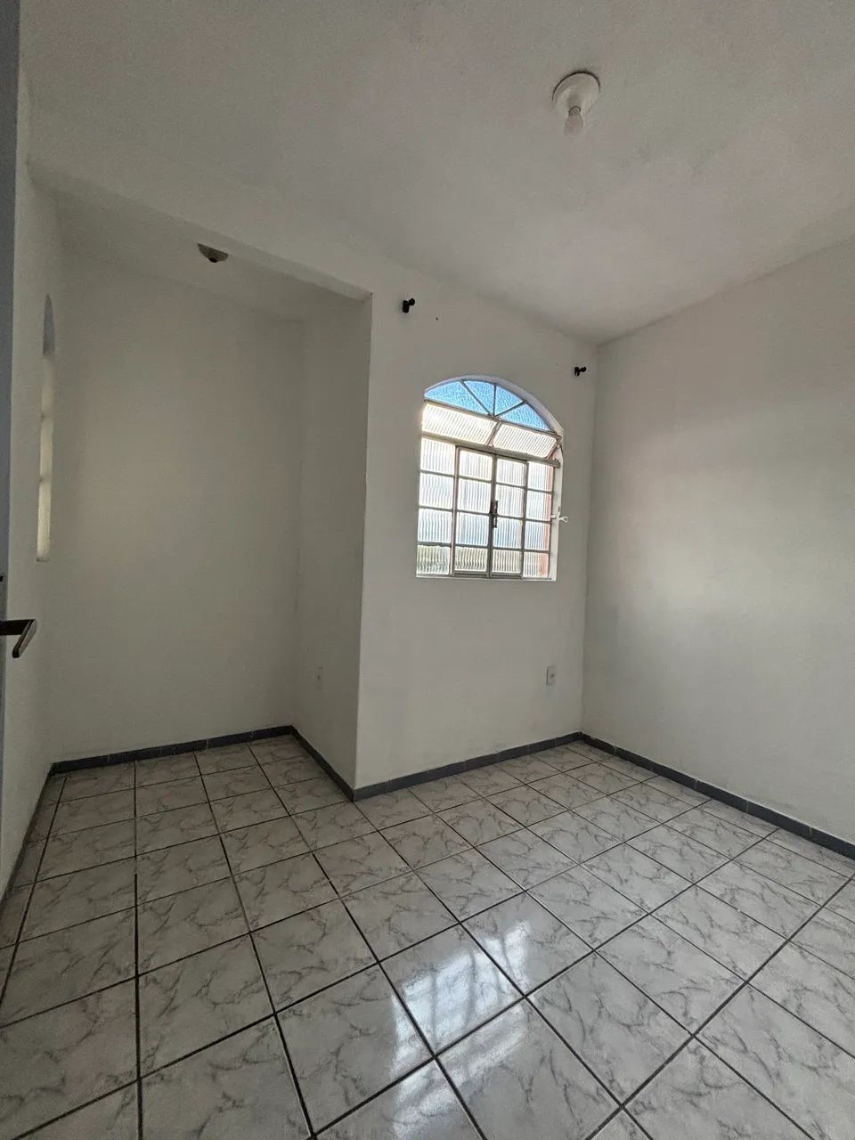 Excelente casa de 2 quartos com garagem em ambiente familiar e tranquilo - Foto 4