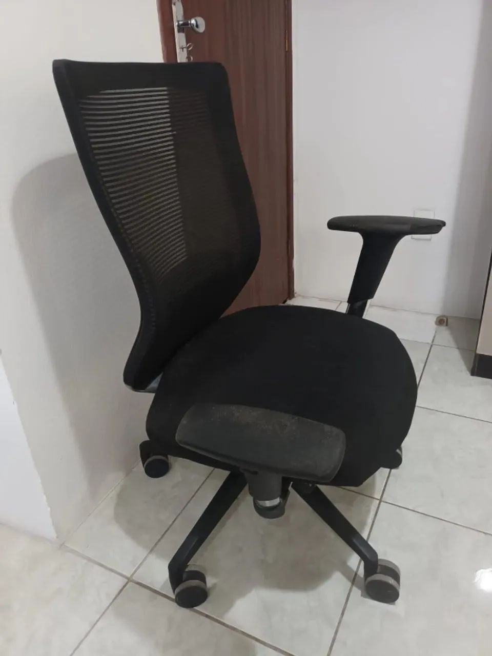 Cadeira Giratorio com quebrada na parte do assento - Modelo Giroflexforma.  - Foto 3