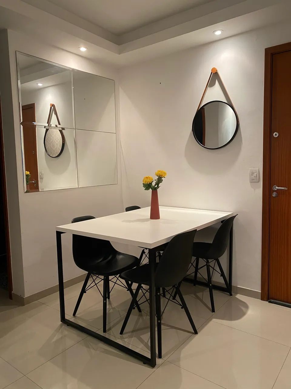 Dining Table (4 Seats)64962682027139120