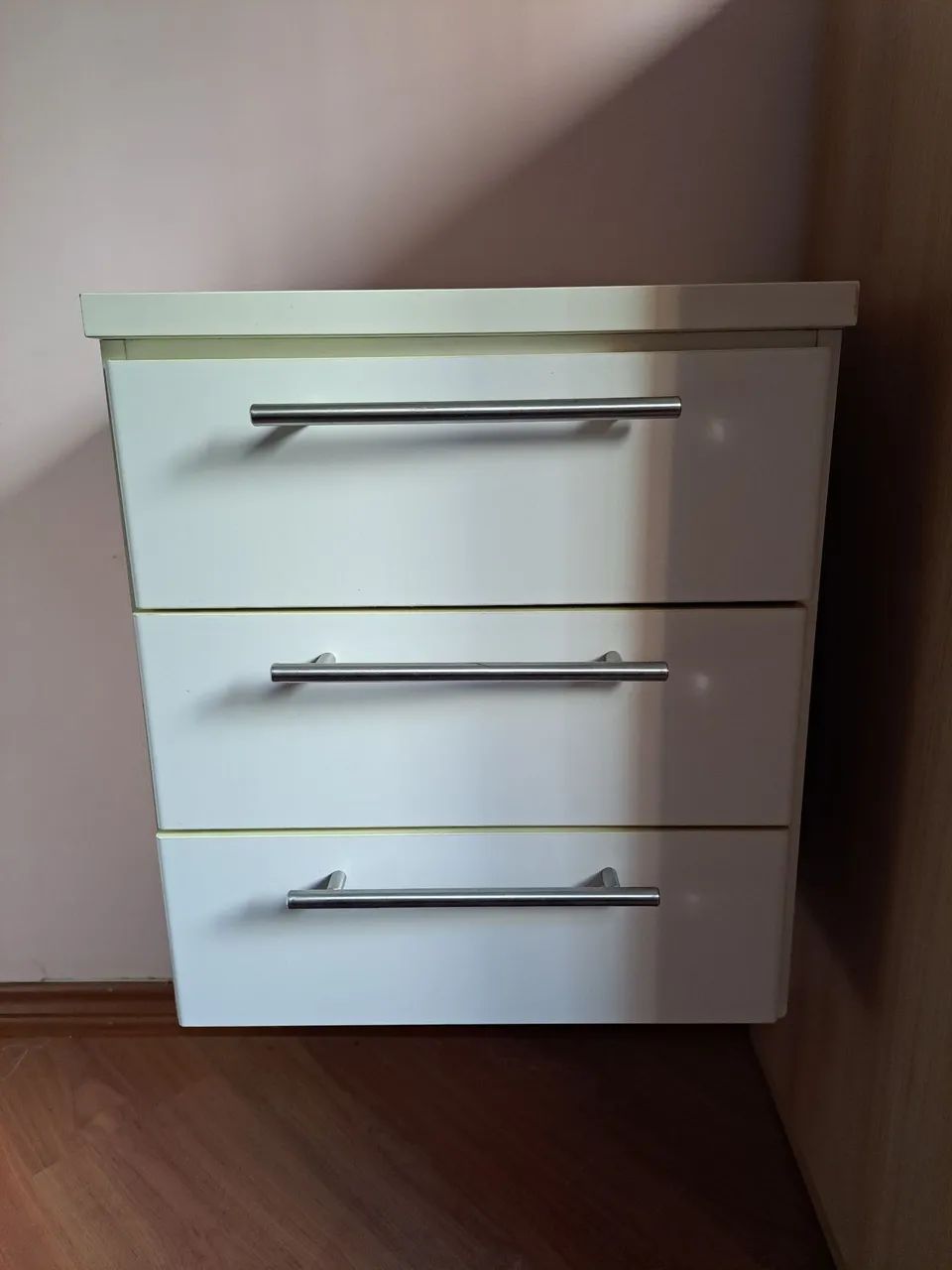 2 cômodas (3 e 5 gavetas)