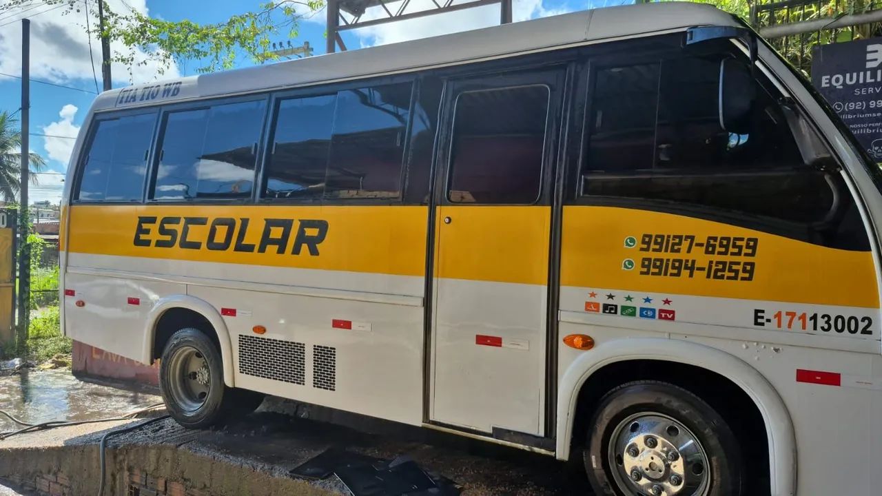 Vendo microonibus Volare V8 Motor Cummins  - Foto 5