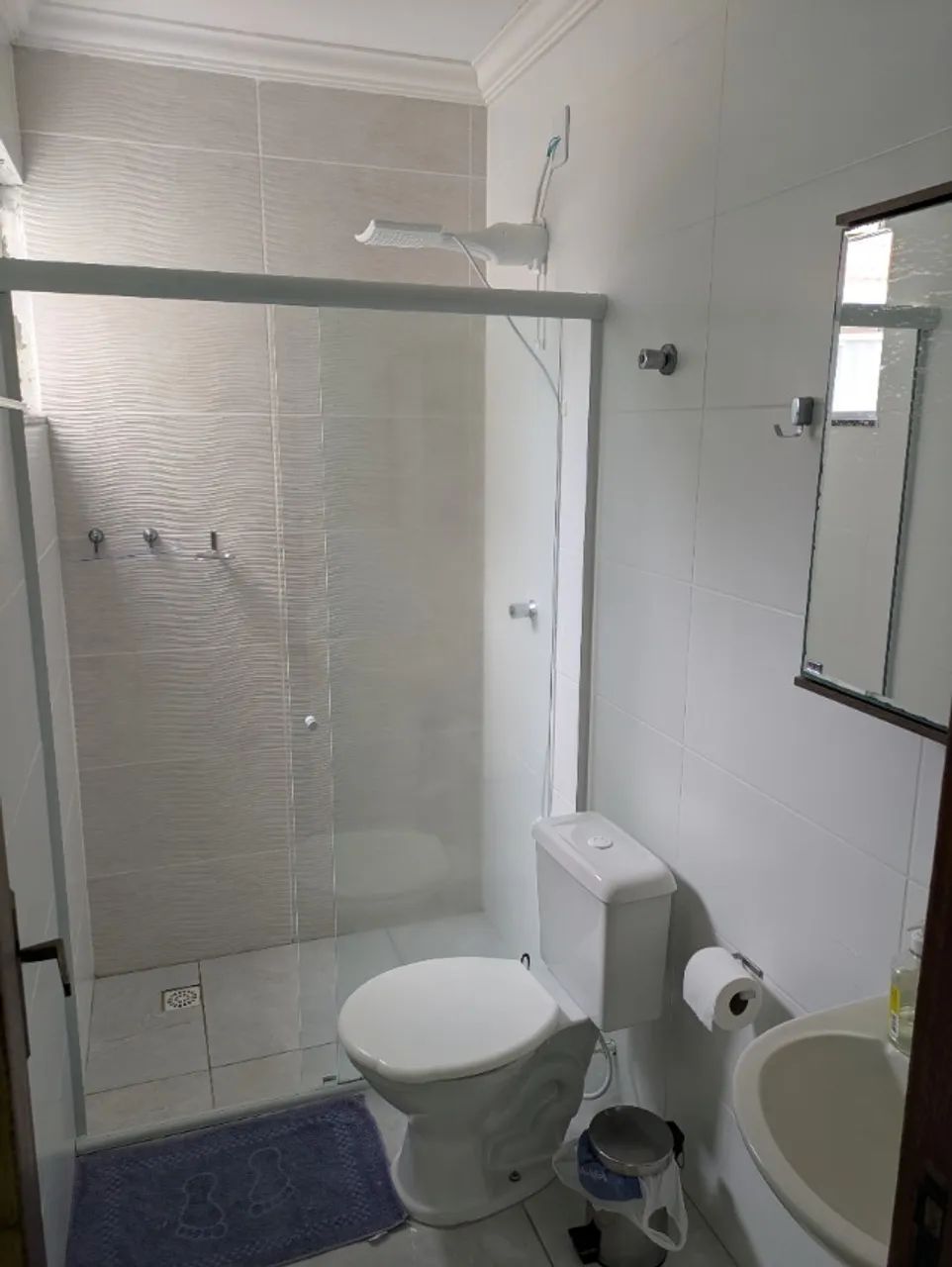 Alugo quarto suíte mobiliado para mulheres, com garagem em casa completa - Foto 5