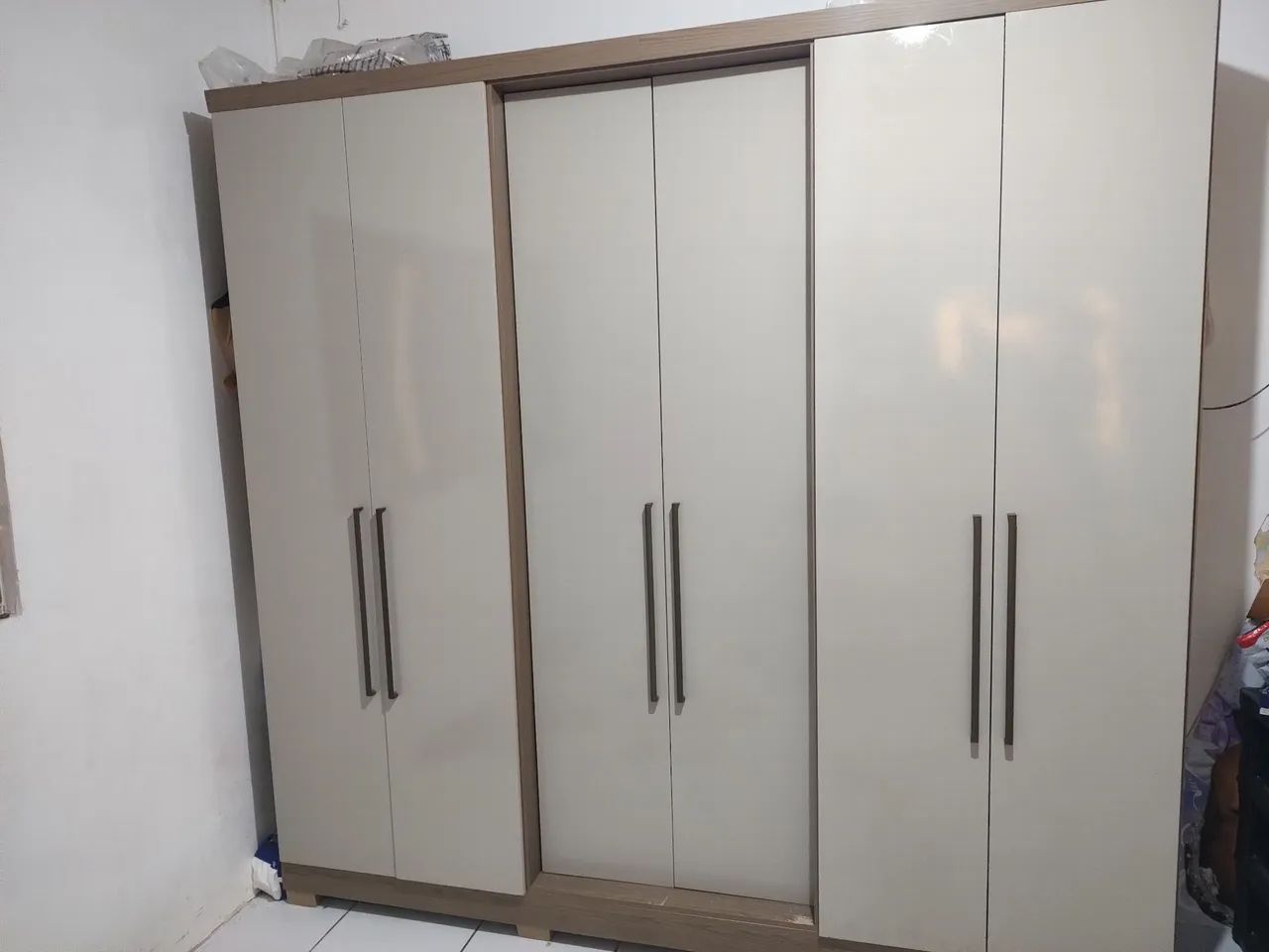 Excelente guarda roupa 6 porta e 4 gavetas - Foto 4