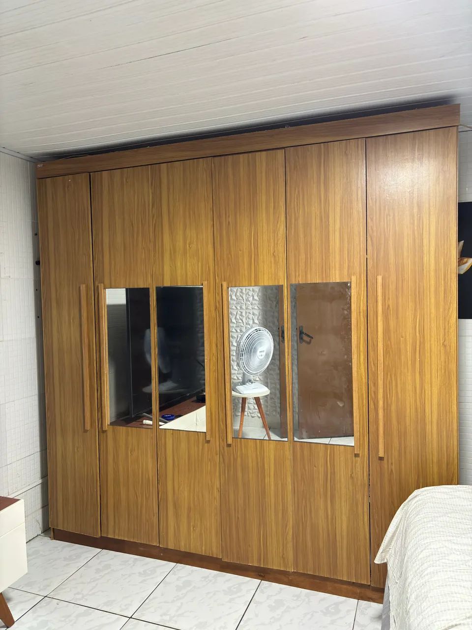 Vendo guarda roupa 6 portas 