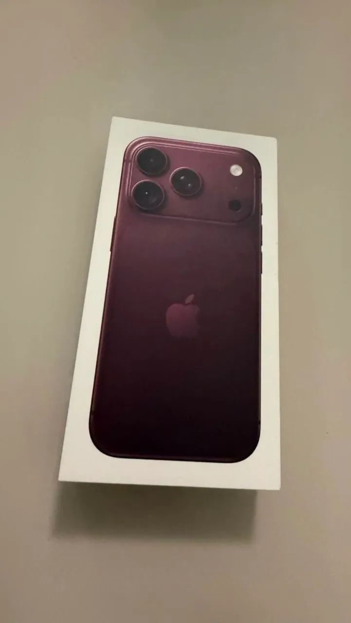 IPhone 18 PRO 256GB LACRADO cor bordô 