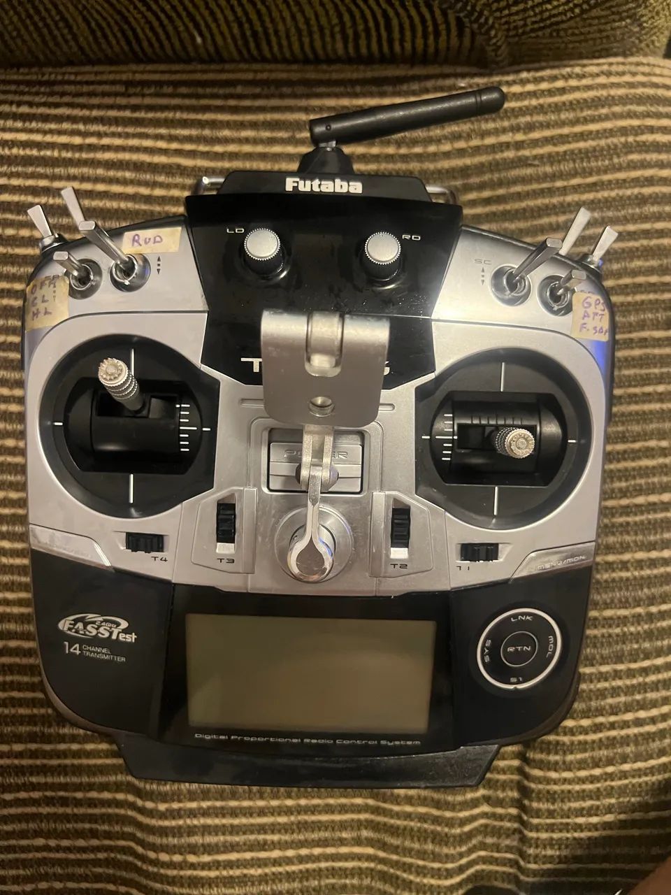 Controle futaba + drone DJI phanton 2 sem bateria - Foto 2