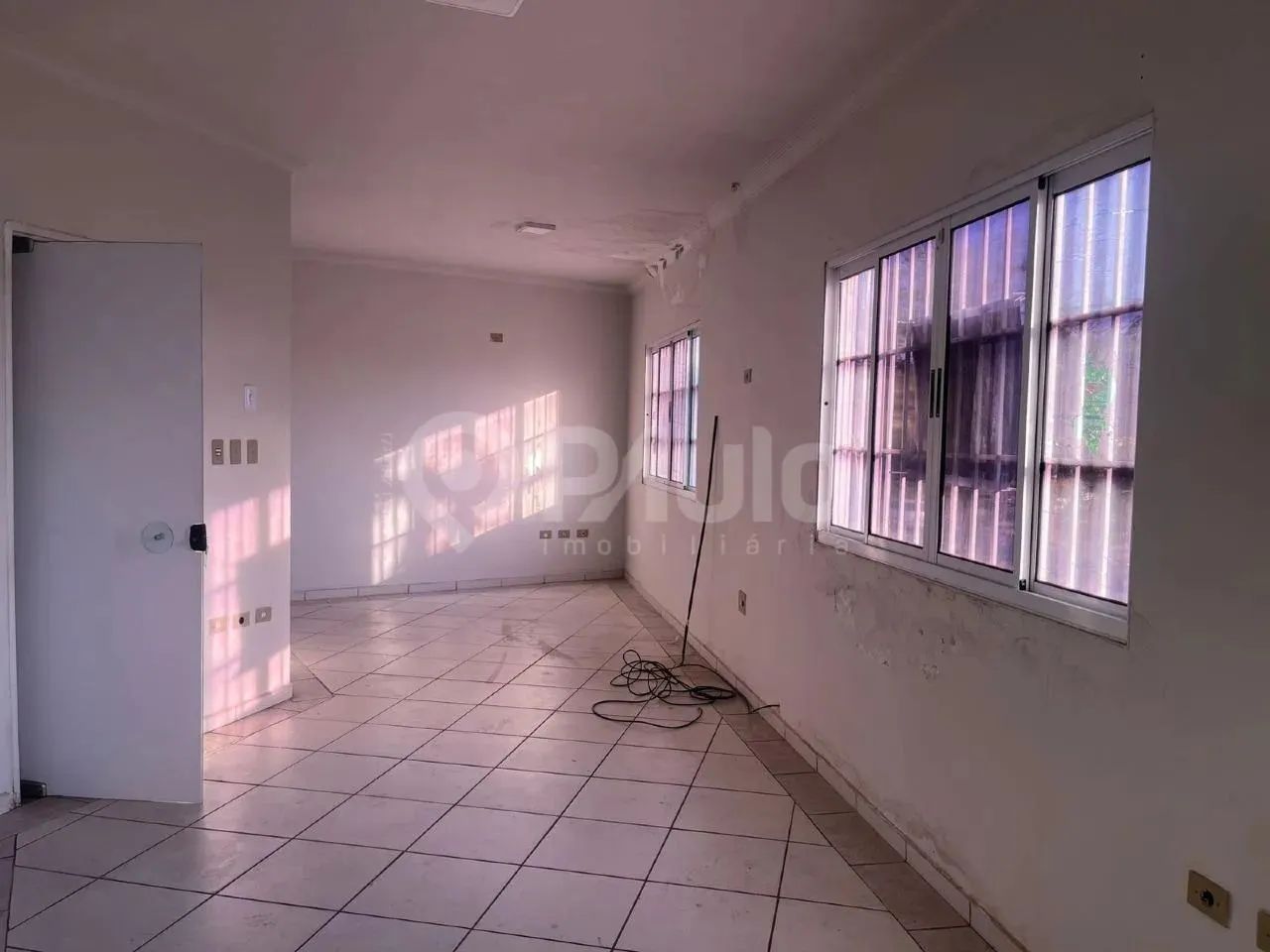 Sala comercial para alugar no bairro Jardim Alvorada em Piracicaba/SP.