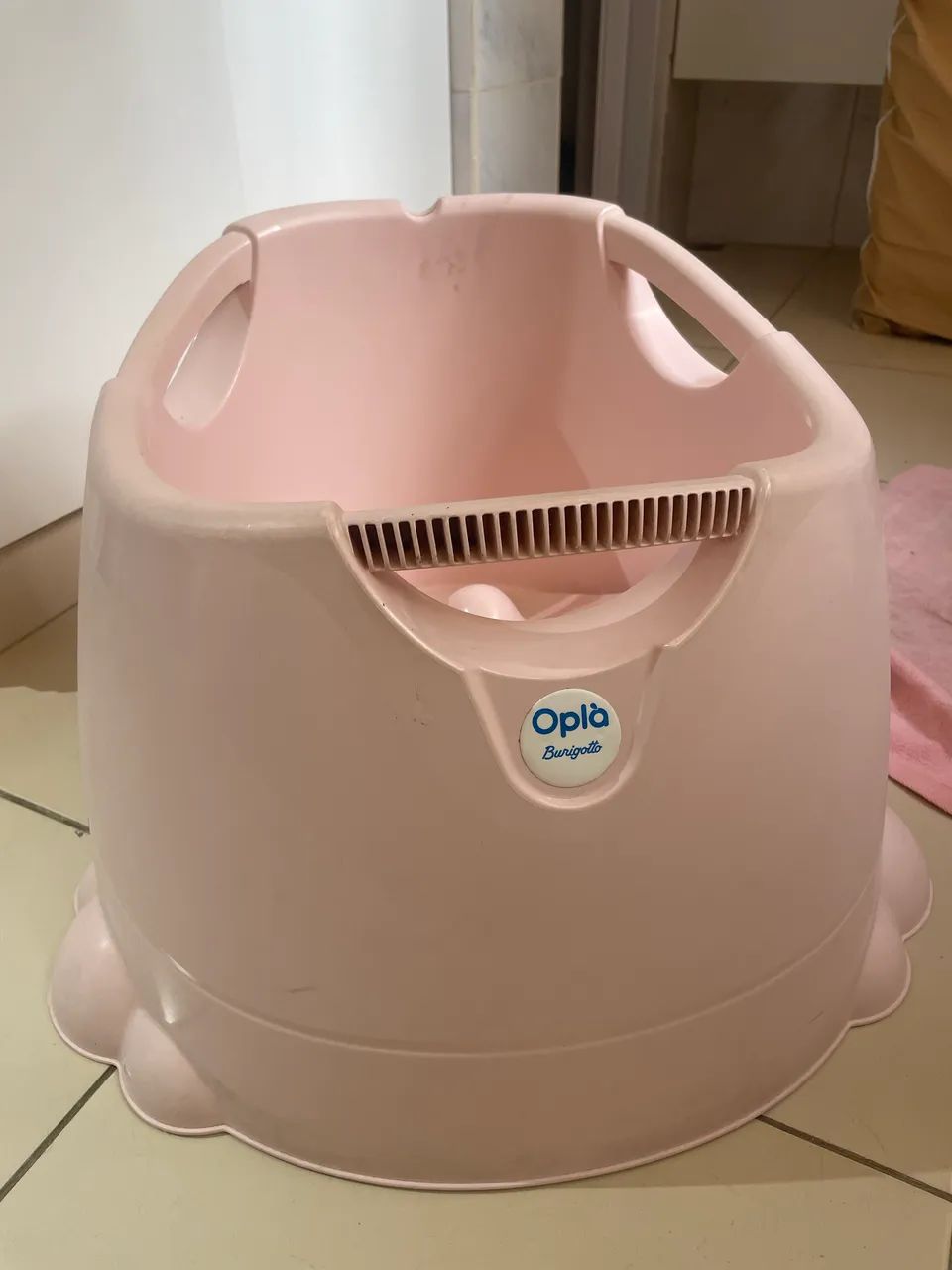 Banheira ofurô rosé. 