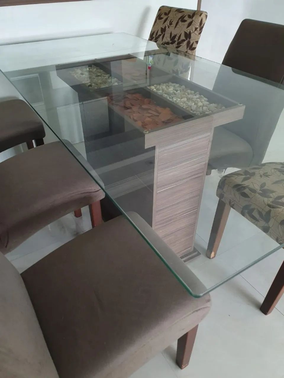 Vende se mesa de vidro com 6 cadeiras - Foto 3