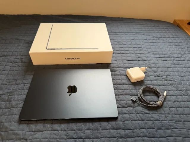 Apple MacBook Air M2 Midnight 13