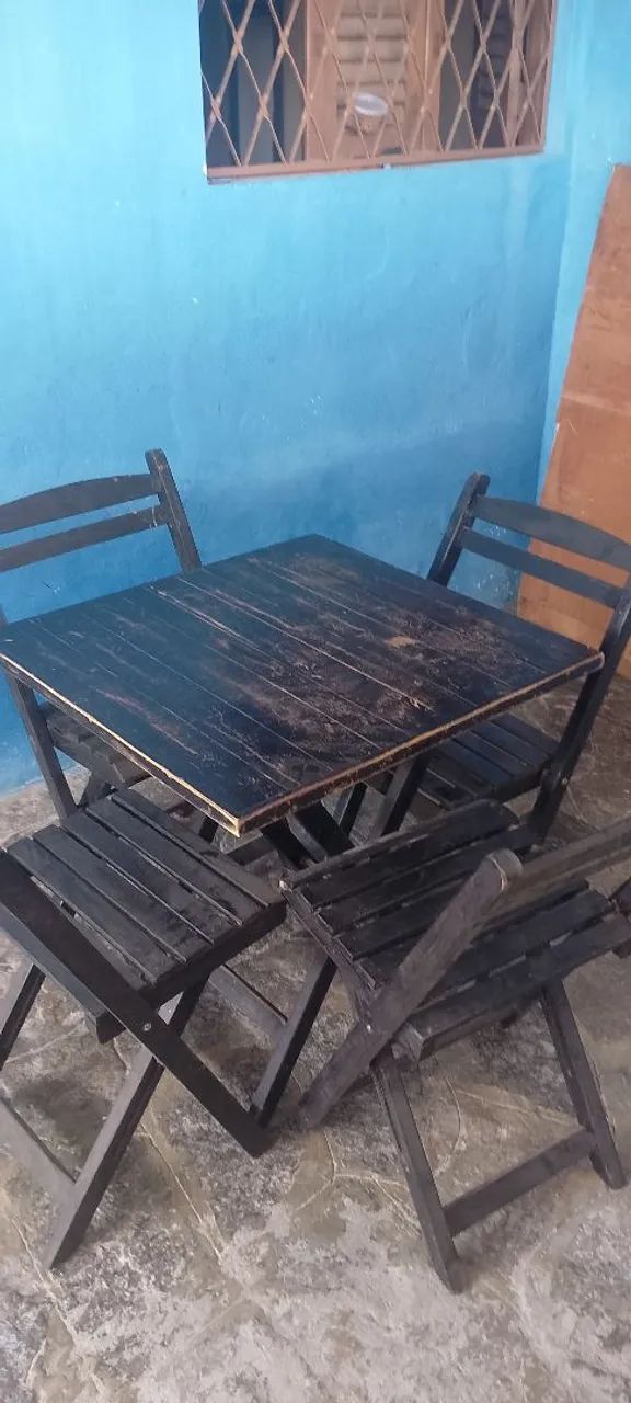 Mesa com 4 cadeiras 