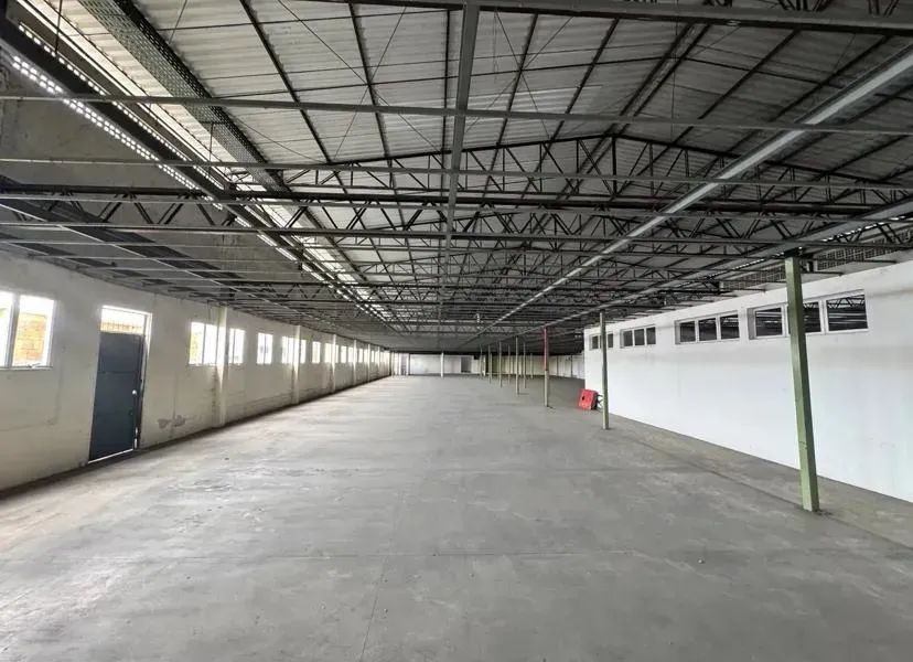 Galpão p/ Locação Comercial e Indústrial em via Principal com 5900 m2. - Foto 5