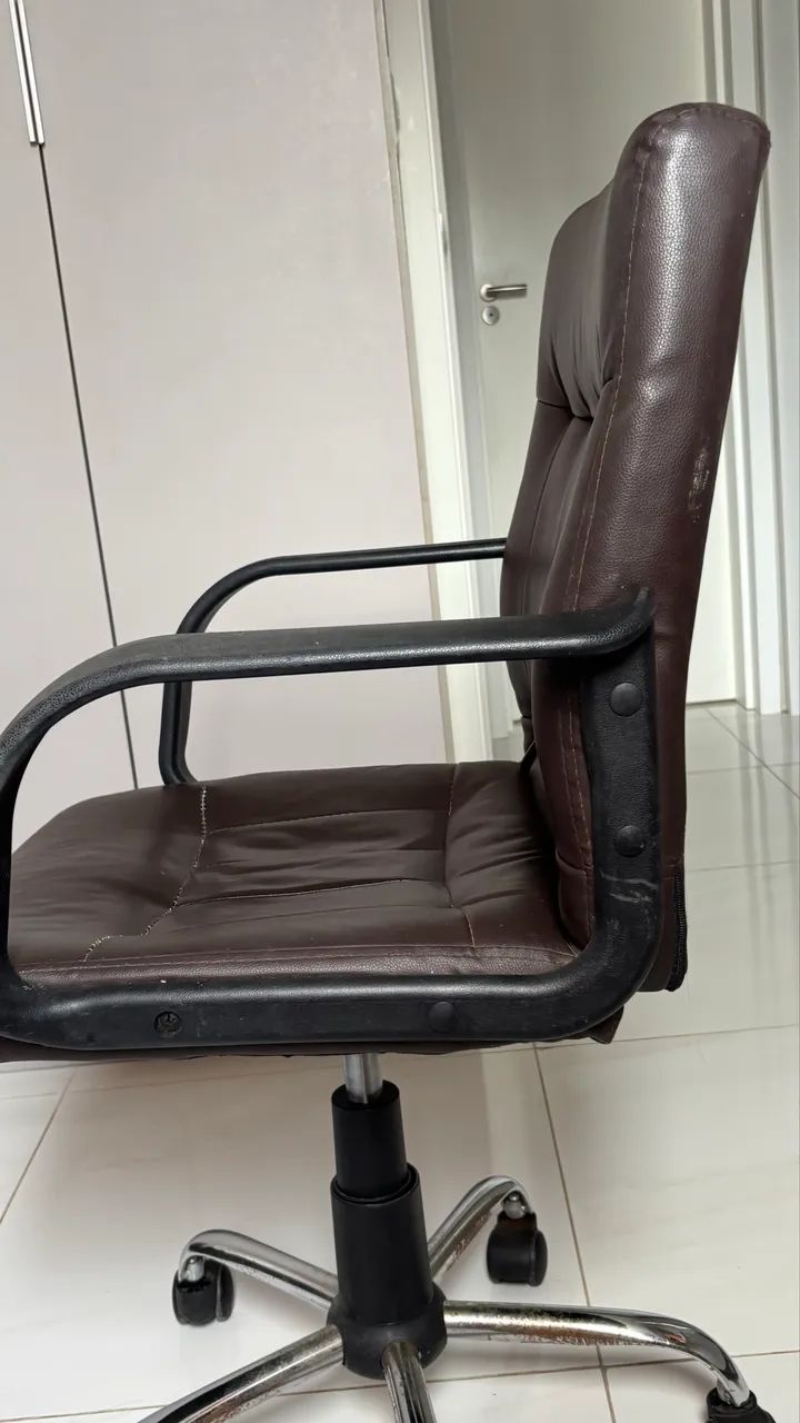 Cadeira de escritório marrom  - Foto 5