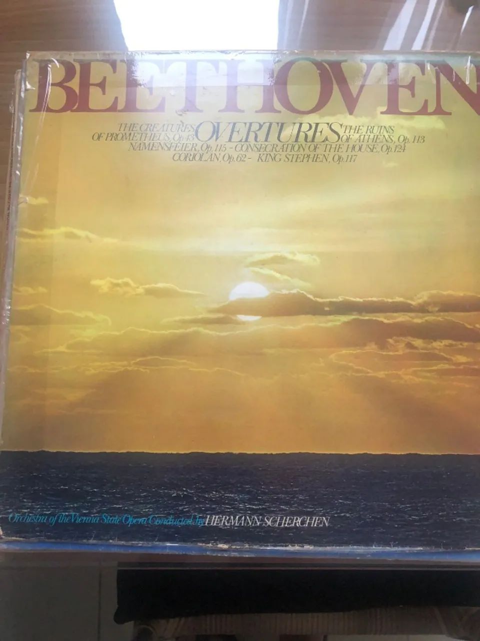 Disco de vinil, um álbum de Beethoven intitulado "Overtures"