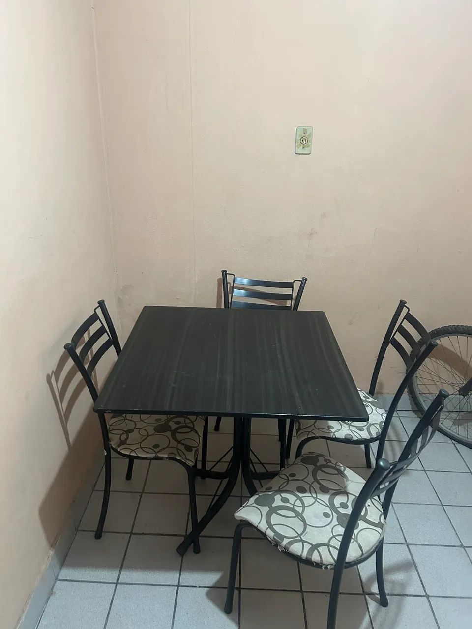 Mesa Granito + 4 cadeiras - Foto 3