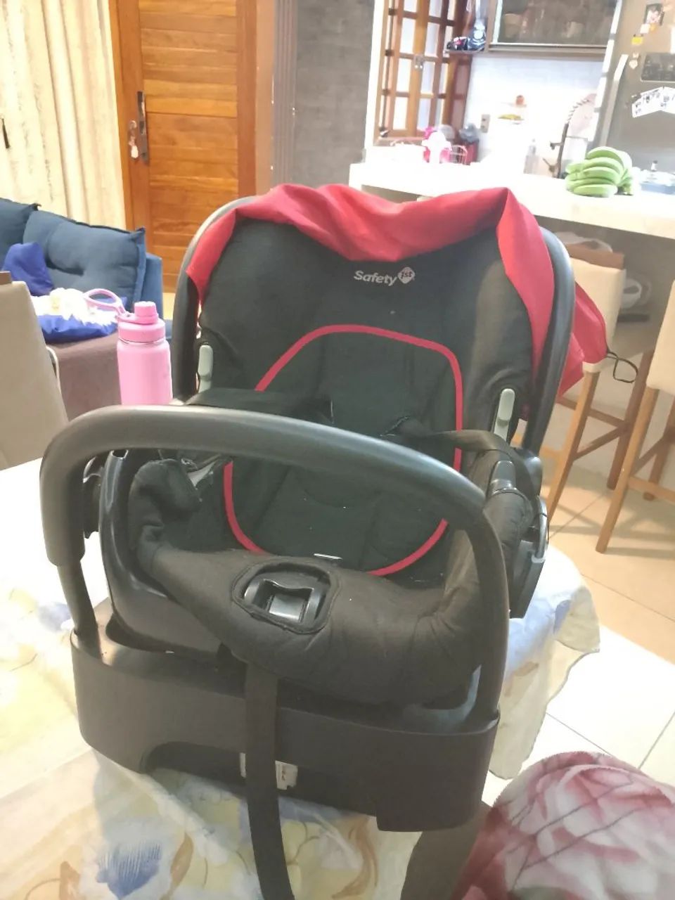 Bebê conforto com suporte para carro