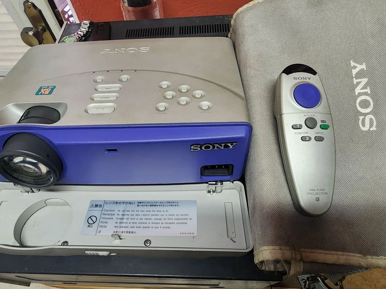 Projetor Sony VPL-CS1+ Controle+Bolsa( Defeito ) - Foto 2